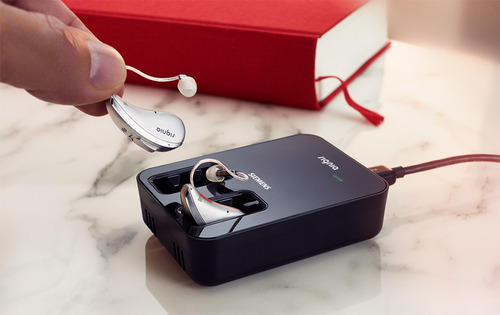 Cellion-primax_remove-from-charger_950x600px.jpg